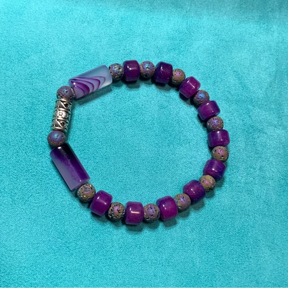 Hand Crafted Purple Agate and Crystal Druzy Quartz Geode Bead Stretchy Bracelet - Picture 3 of 15